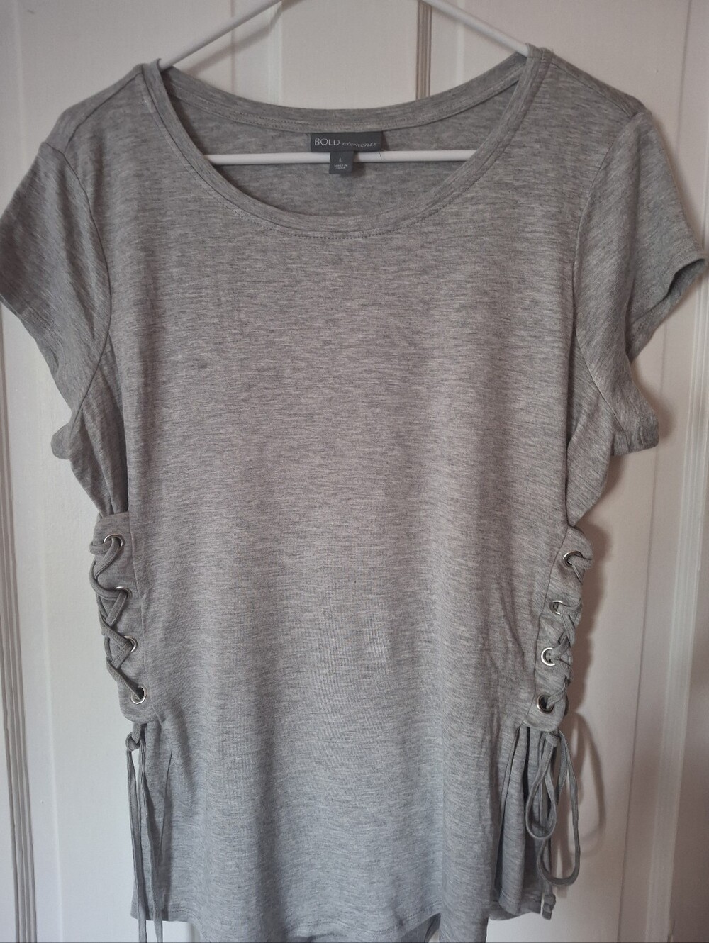 BOLD Elements gray women's lace-up side tee L/G